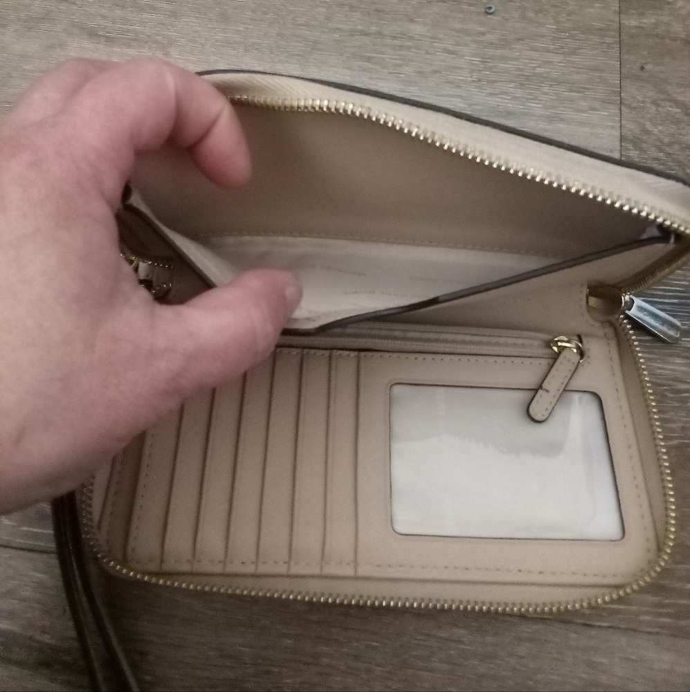 EUC: MICHAEL KORS, WRISTLET/ZIP-UP BLUSH COLOR WALLET! - Picture 5 of 16